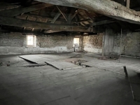 Centre-Ville de Ruffec : Maison à Rénover Avec 4 Chambres