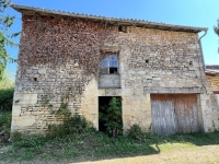 Maison Familiale avec 4 Chambres, Jardin, Piscine et Dépendances – Entre Ruffec et Villefagnan