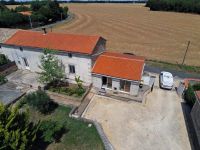 Maison en Pierre 4 Chambres avec Beau jardin et Grande Dépendance