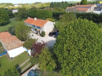 Belle Maison en Pierre avec Beau Jardin