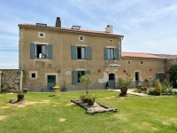 Gorgeous Farmhouse With Beautiful Living Space And Walled Garden