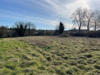 Terrain à Bâtir A Proximité de Ruffec Sur 1644m²