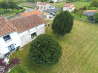 Jolie Maison 2 Chambres et Jardin Clos Et Belles Vues. Près de Civray