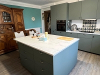 Civray, Belle Maison de Ville A Vendre de 3 Chambres avec Garage et Jardin