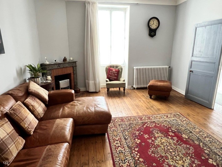 2 Bedroom Town House With Independent Annex - Centre Of Ruffec