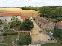 Maison en Pierre 4 Chambres avec Beau jardin et Grande Dépendance