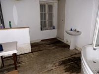 Beautiful Commercial Potentials: House for Commercial Use between Champagne-Mouton and Confolens to Renovate