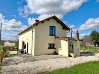 Spacious And Comfortable Renovated House Near Champagne-Mouton
