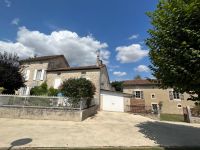 Très Belle Maison Ancienne de 5 Chambres avec Bel Extérieur et Maison à Rénover
