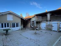 House to renovate, 4 bedrooms, courtyard