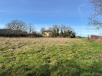 Terrain à Bâtir A Proximité de Ruffec Sur 1644m²