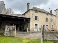 Verteuil-Sur-Charente. Ancien Moulin à Grain dans un Cadre Idyllique