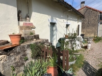 Jolie Petite Maison de Plain-Pied au Centre-Ville de Ruffec