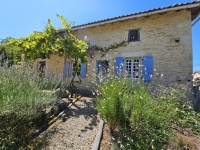 Superbe Maison de Caractère avec 2 Chambres Entre Champagne Mouton et Saint-Laurent-de-Céris