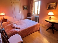 Large 18th Century House with 7 Bedrooms and Swimming Pool, Near Brux And Used For Airbnb