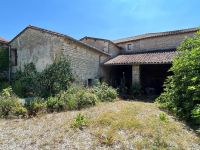 Maison De Caractère Dans Le Village Médiéval De Tusson