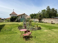 Gorgeous Farmhouse With Beautiful Living Space And Walled Garden