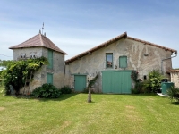 Gorgeous Farmhouse With Beautiful Living Space And Walled Garden