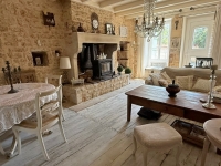 Charmante Maison en Pierre Rénovée dans un Cadre Champêtre et Paisible