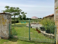 Gorgeous Farmhouse With Beautiful Living Space And Walled Garden