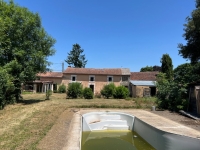 Maison Familiale avec 4 Chambres, Jardin, Piscine et Dépendances – Entre Ruffec et Villefagnan
