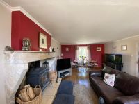 Belle maison en pierre avec jardin clos, piscine et trois chambres dans un beau village historique à
