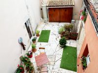 Well Maintained Town House With Internal Courtyard