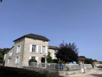 Très Belle Maison Ancienne de 5 Chambres avec Bel Extérieur et Maison à Rénover