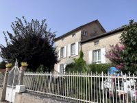 Très Belle Maison Ancienne de 5 Chambres avec Bel Extérieur et Maison à Rénover