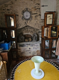 Petite Maison Pittoresque de Compagne avec Dépendances et Terrain