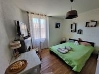 Pretty 2 Bedroom House in a Dead End, Near Ruffec - Nice Potentials