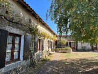 Belle Maison En Pierre Avec Jardin et Un Terrain de Loisirs En Bordure de la Charente