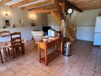 Charmante Maison de Village de 2 Chambres avec Projet de Rénovation et Terrain Spacieux
