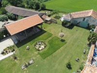 Gorgeous Farmhouse With Beautiful Living Space And Walled Garden