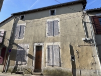 Centre-Ville de Ruffec : Maison à Rénover Avec 4 Chambres