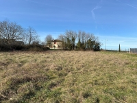 Terrain à Bâtir A Proximité de Ruffec Sur 1644m²