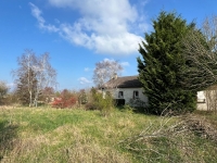 Stone Built  5-Bedroom Country House On One Level with a Large Enclosed Park. Ideal For Horses