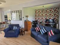 Bright Detached Bungalow With Beautiful Wooded Grounds
