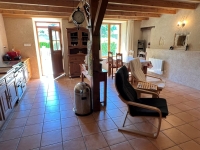 Charmante Maison de Village de 2 Chambres avec Projet de Rénovation et Terrain Spacieux