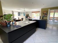 Superb 4-bedroom bungalow with beautiful garden