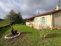 Nanteuil-En-Vallée. Pavillon à Rafraîchir avec Beau Jardin et Sous-Sol