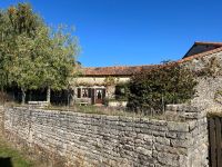 Belle Maison En Pierre Avec Jardin et Un Terrain de Loisirs En Bordure de la Charente