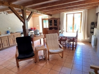 Charmante Maison de Village de 2 Chambres avec Projet de Rénovation et Terrain Spacieux