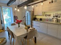 Très Belle Maison Ancienne de 5 Chambres avec Bel Extérieur et Maison à Rénover