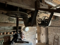 Verteuil-Sur-Charente. Ancien Moulin à Grain dans un Cadre Idyllique