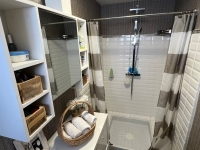 Charming 5 Bedroom Stone House with Modern Comforts and Rustic Elegance