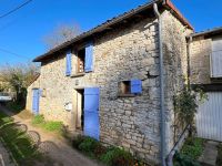 Maison En Pierres Avec Jardin Et Dépendances - Proche De Ruffec