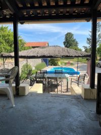 Maison Ancienne avec 2 Logements Indépendants et Piscine