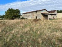 Maison à Terminer de Rénover avec Dépendances et Jardin Clos