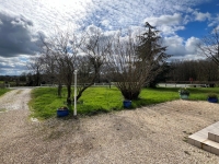 Pavillon de Plain-Pied avec Garage et Beau Jardin